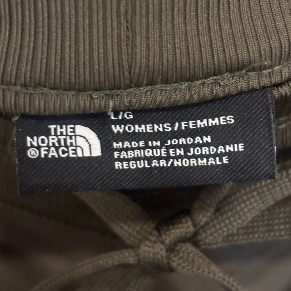The North Face Women’s Joggers Olive Activewear Pants Lightweight Stretch - Picture 8 of 8